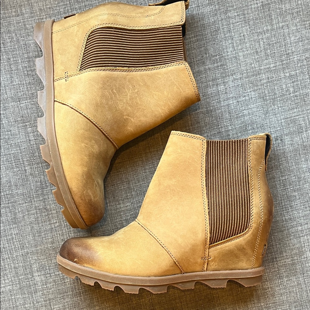 SOREL Joan of Arctic Wedge II Chelsea Leather Boots Slip-On Tan 10.5